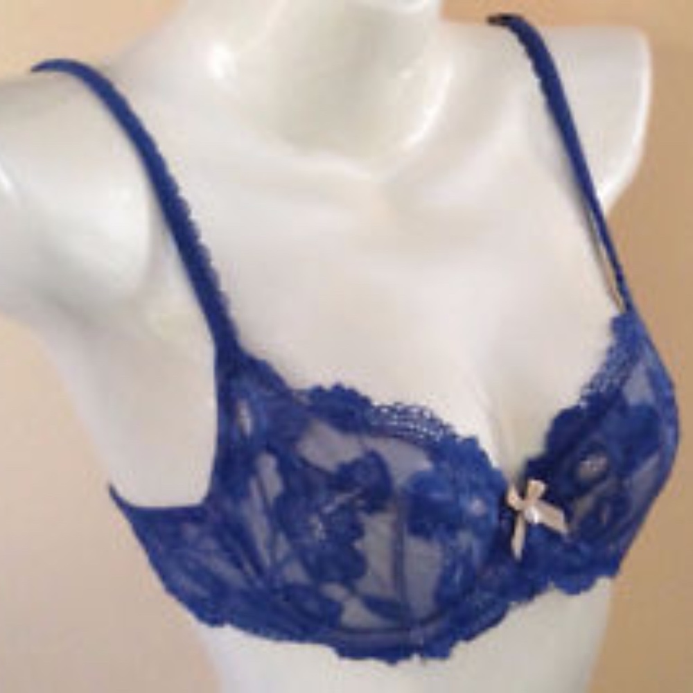NWOT Victoria's Secret unlined lace bra